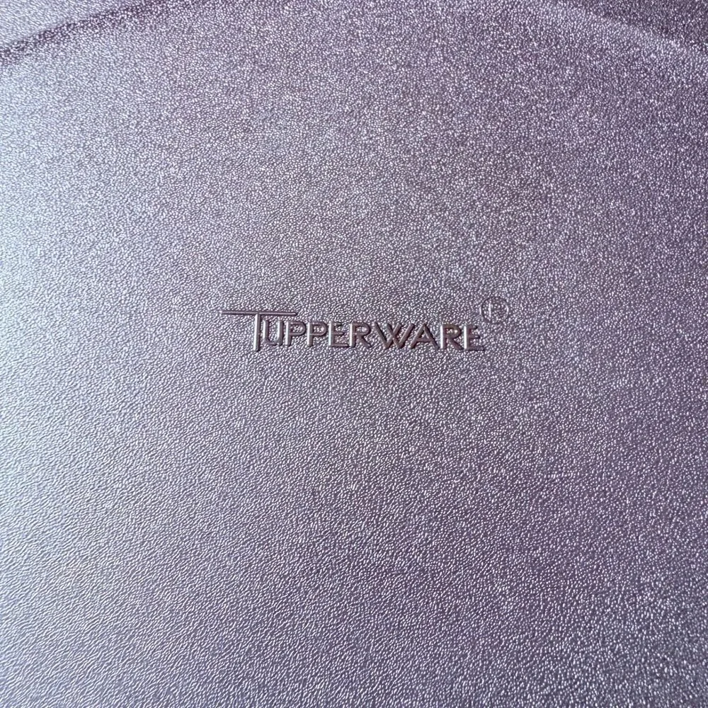 Tupperware serving center